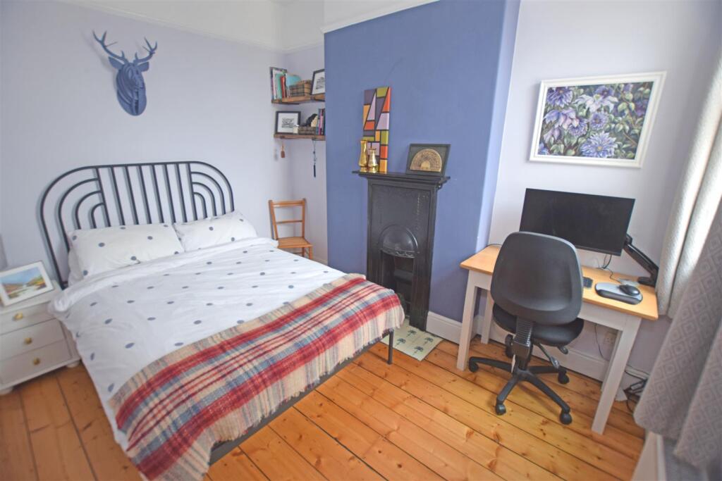 bed2.jpg