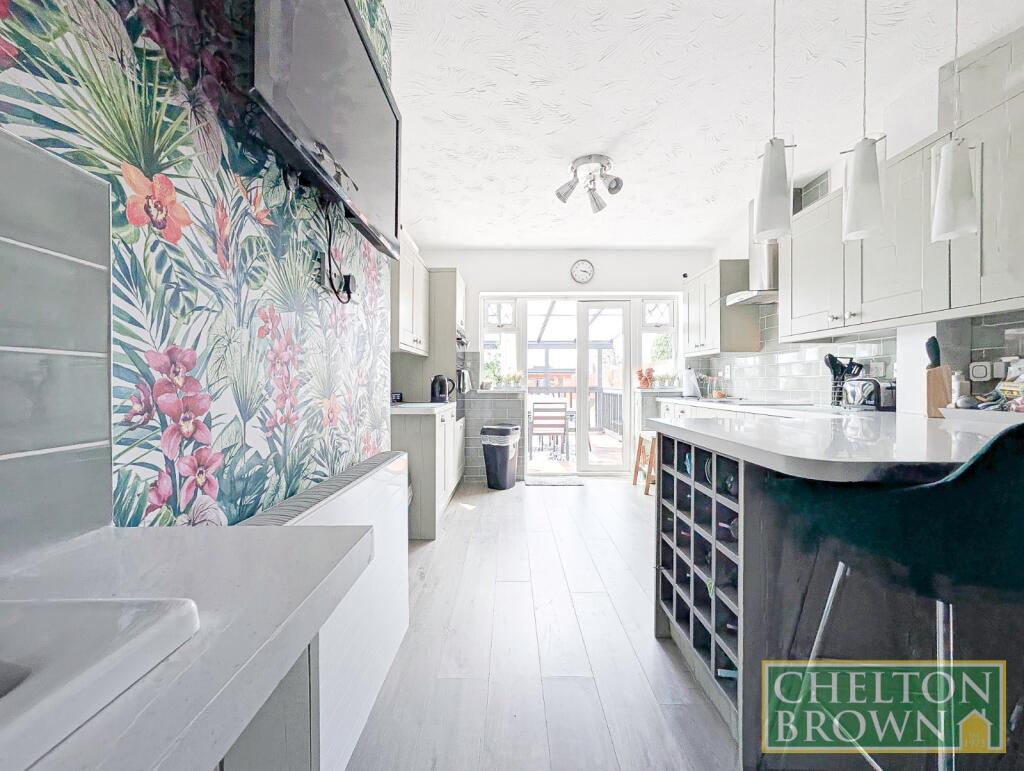 Kitchen &amp; Breakfast