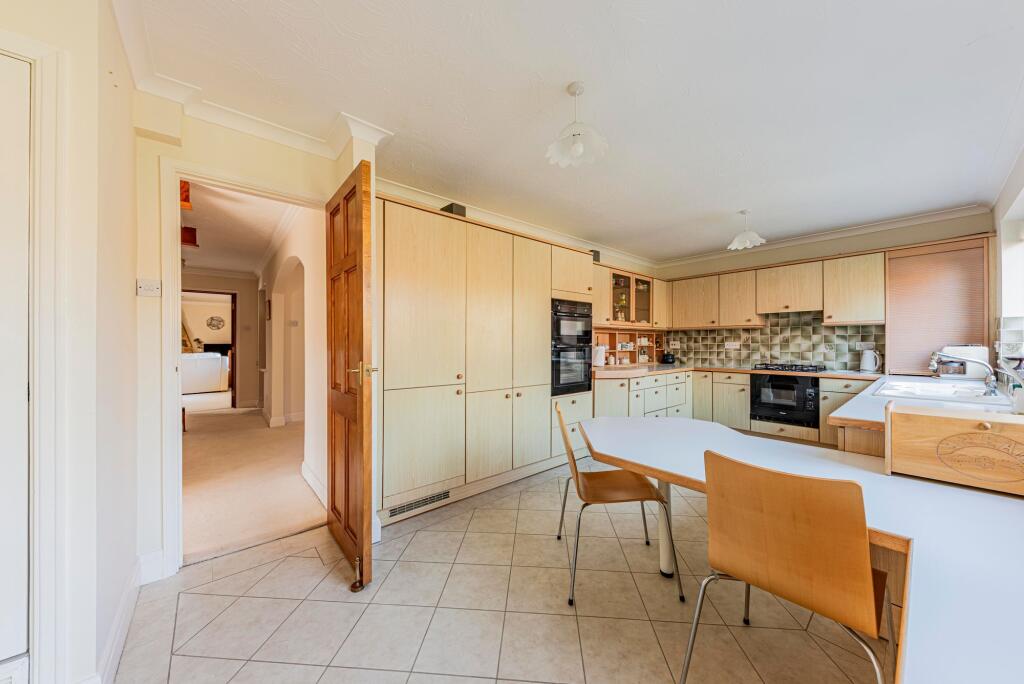 Kitchen/Dining Room (2)