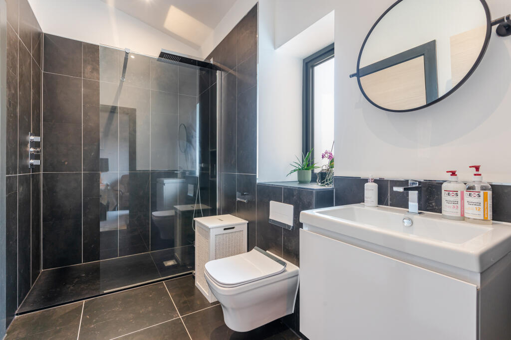 A30 - Brixton, Reeves House - 250618