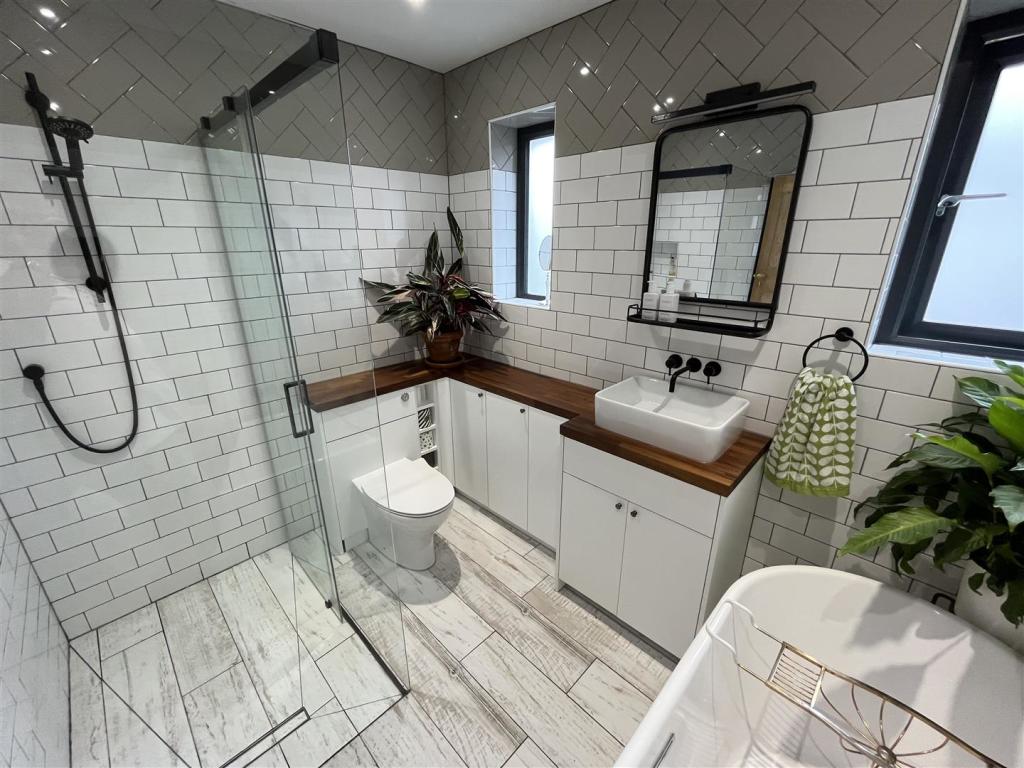 Bathroom Aspect 2