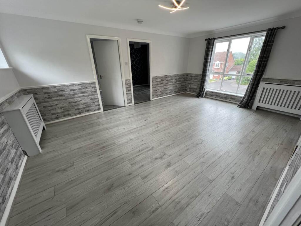 LOUNGE &amp; DINING ROOM