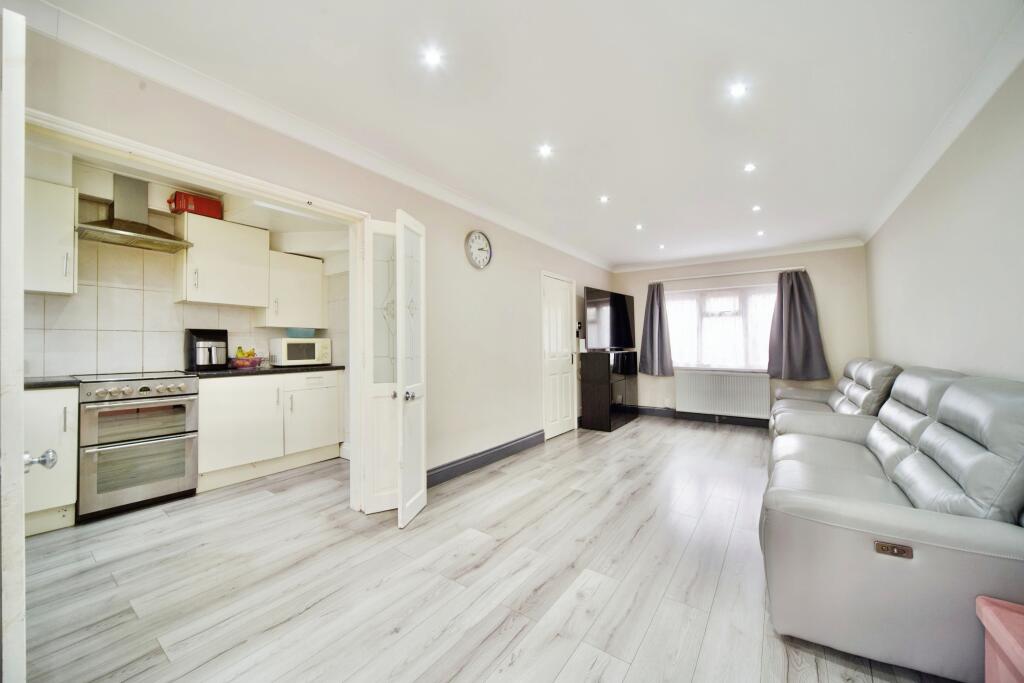 Lounge / Kitchen