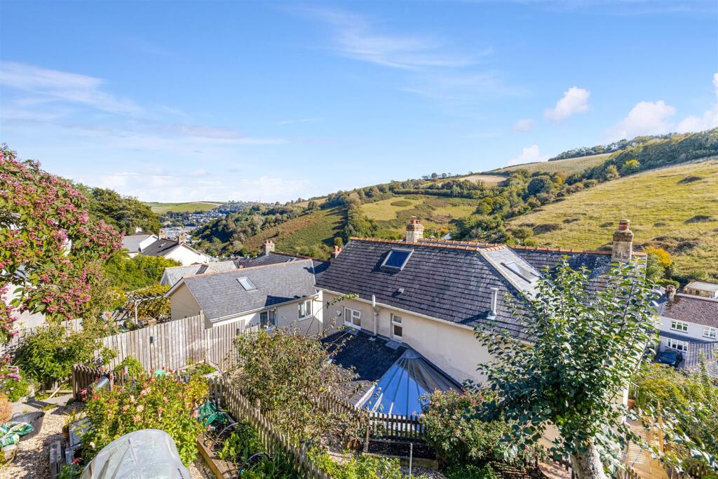 A09 - 9 Broad Park, Dartmouth - 250924.jpg
