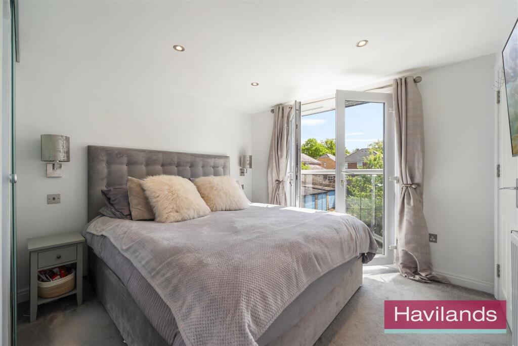 Lindal Cresent-2.jpg