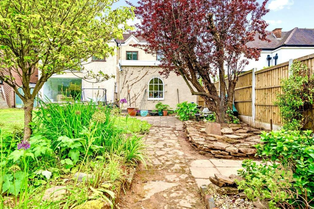 2 Parkside Wollaton NG8 2NN