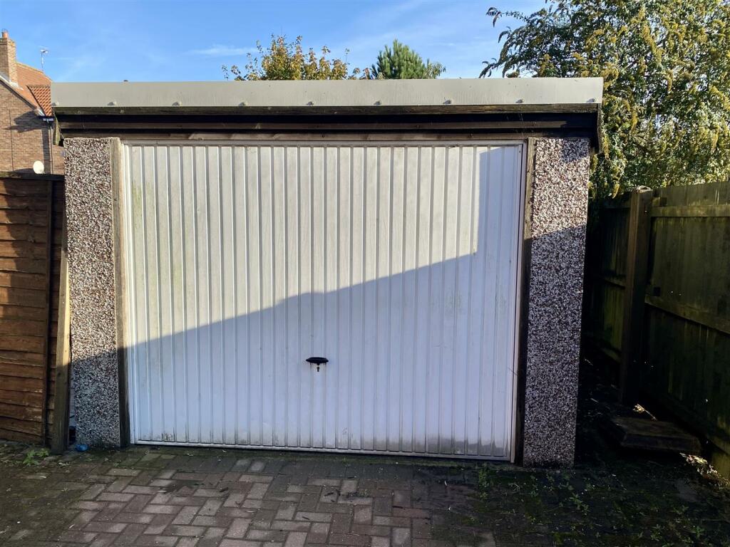 Garage.JPG
