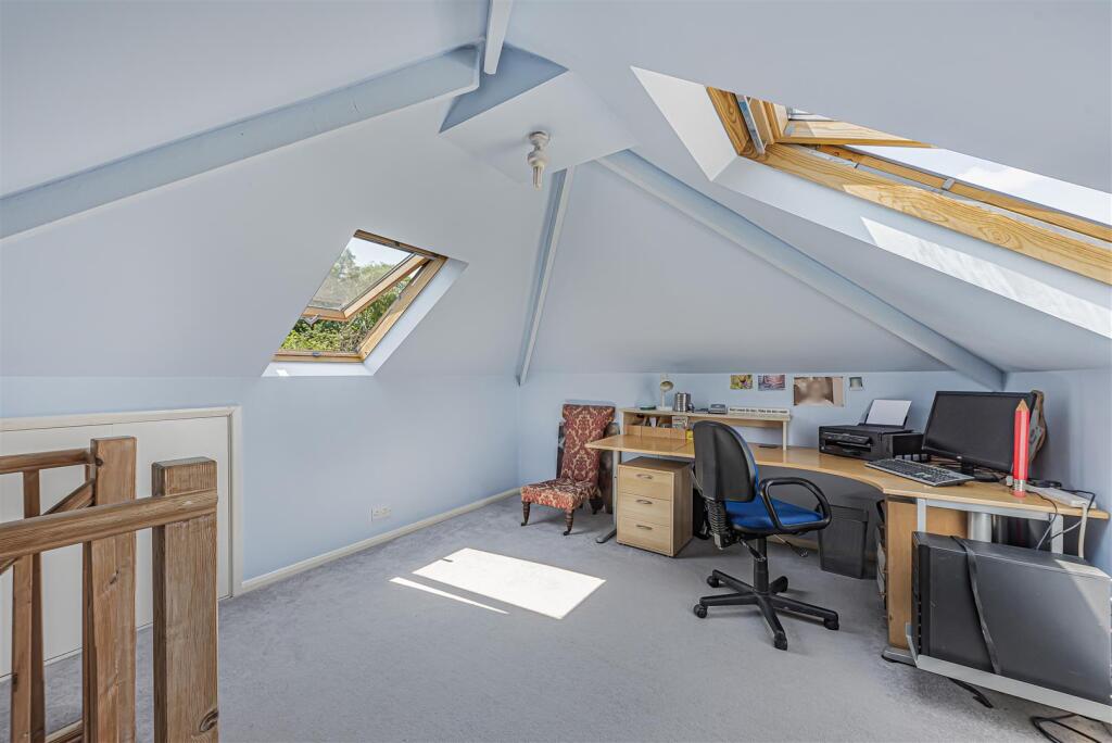 Loft room/Office