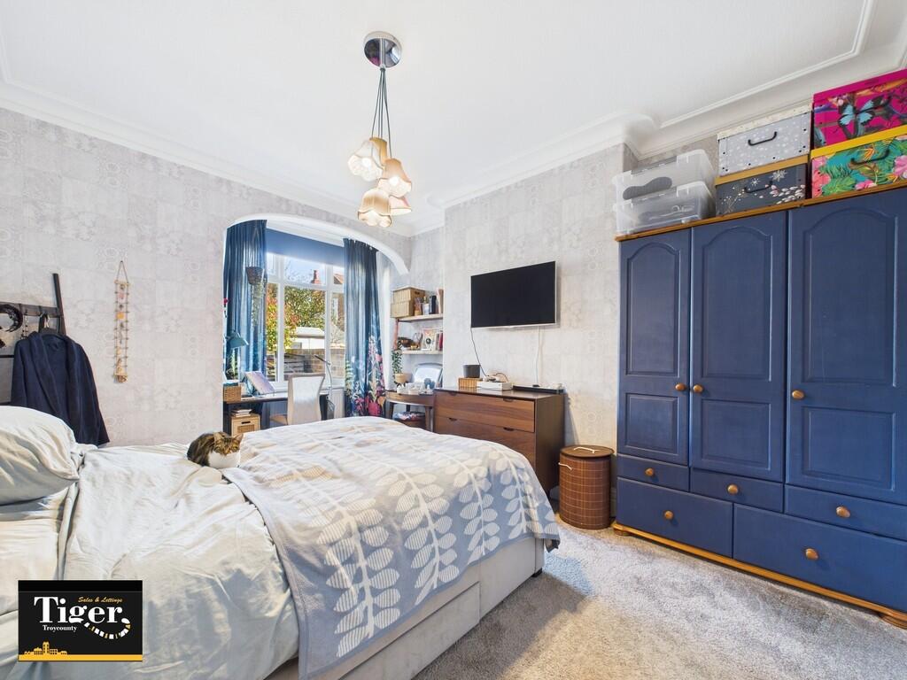 CAM02176G0-PR0513...