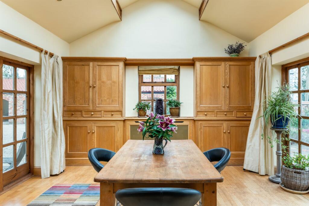 DINING/SUN ROOM