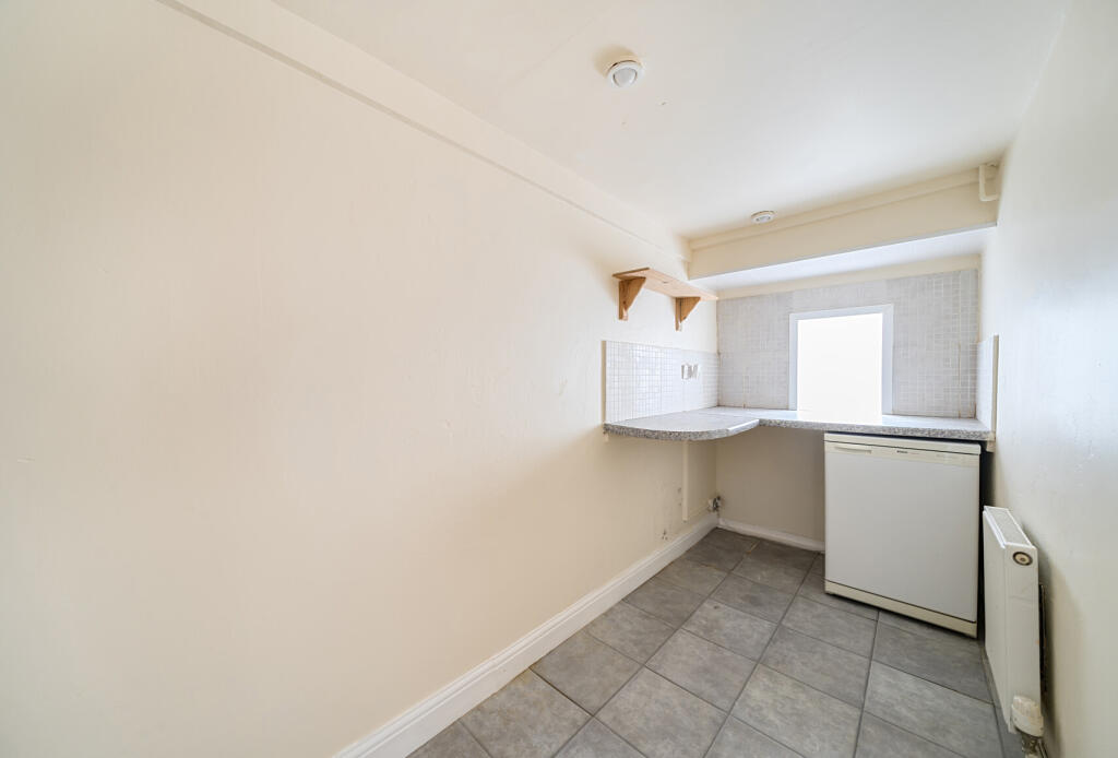 1335463-12-6895f3...