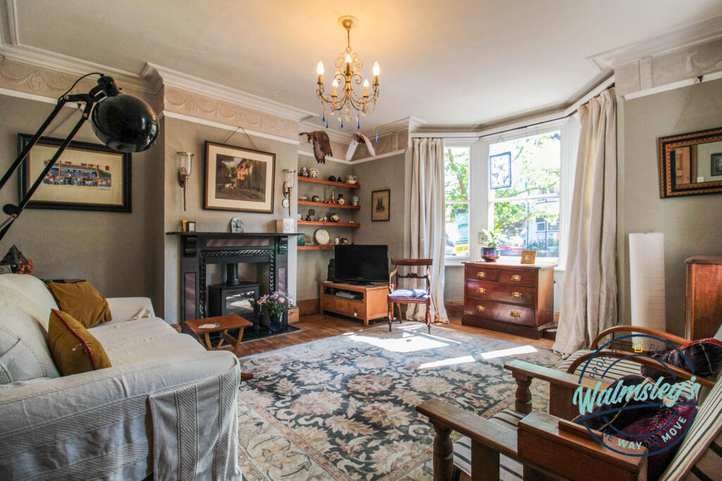 Sitting room to frontage