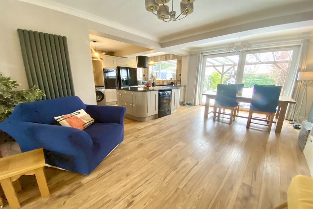 Dining/Kitchen 
