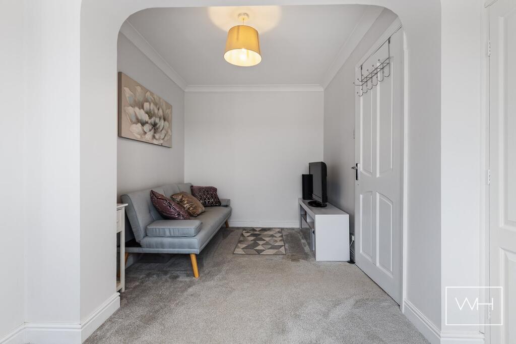 4 Manor Farm Close, 