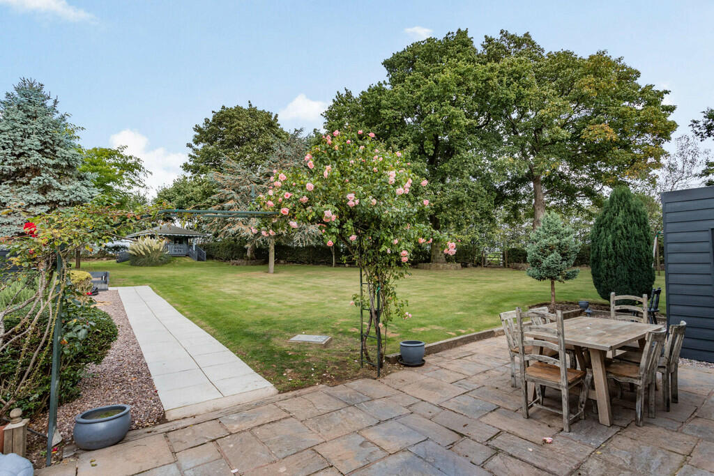 8479735-exterior2...