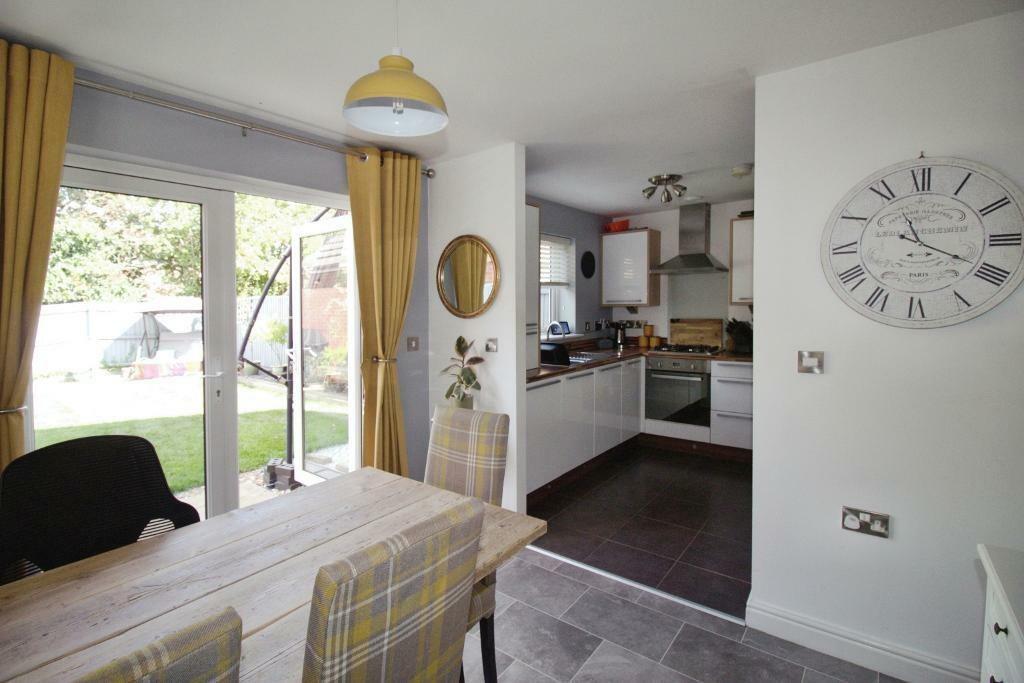 Kitchen Dining Area