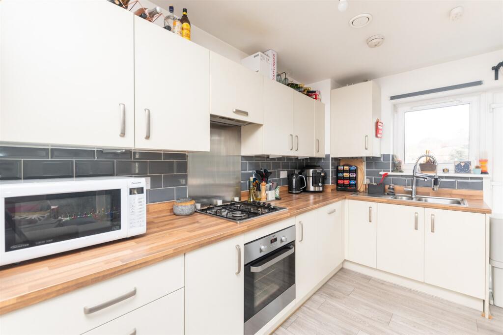 Kitchen / Lounge / Diner