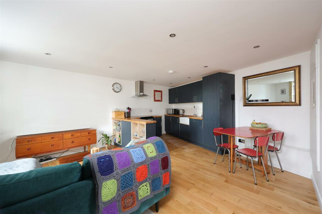 48 Brighton Crescent 4.jpg