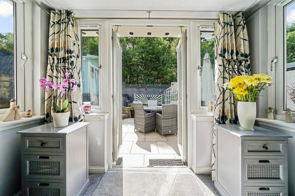 Lounge Bay Window