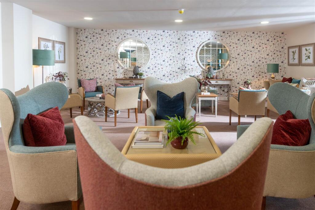 Communal Lounge 2.jpg