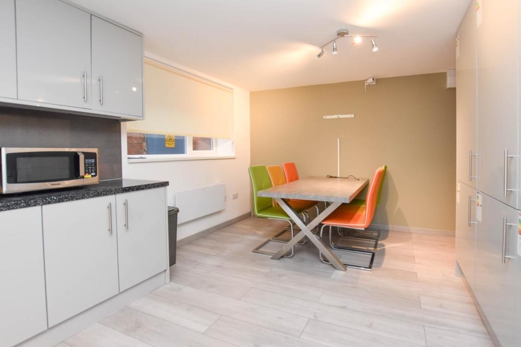 Communal Kitchen / Diner