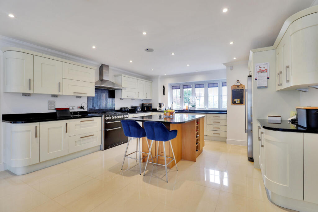 Kitchen/Breakfast Rm