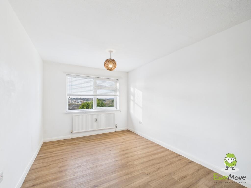 EweMove Estate Agents Basingstoke - Sylvia Close -