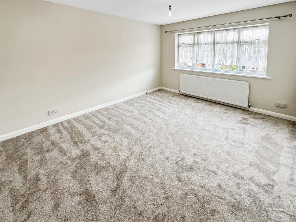 Bedroom 1.jpg