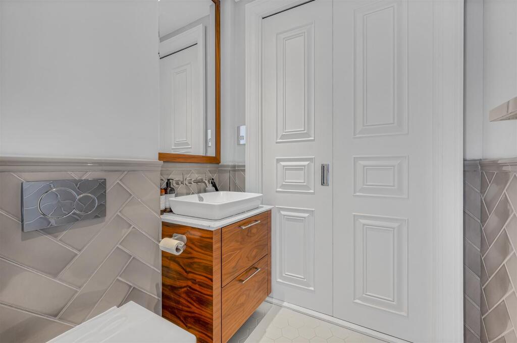 bathroom3.jpg