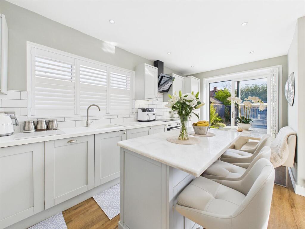 Kitchen: