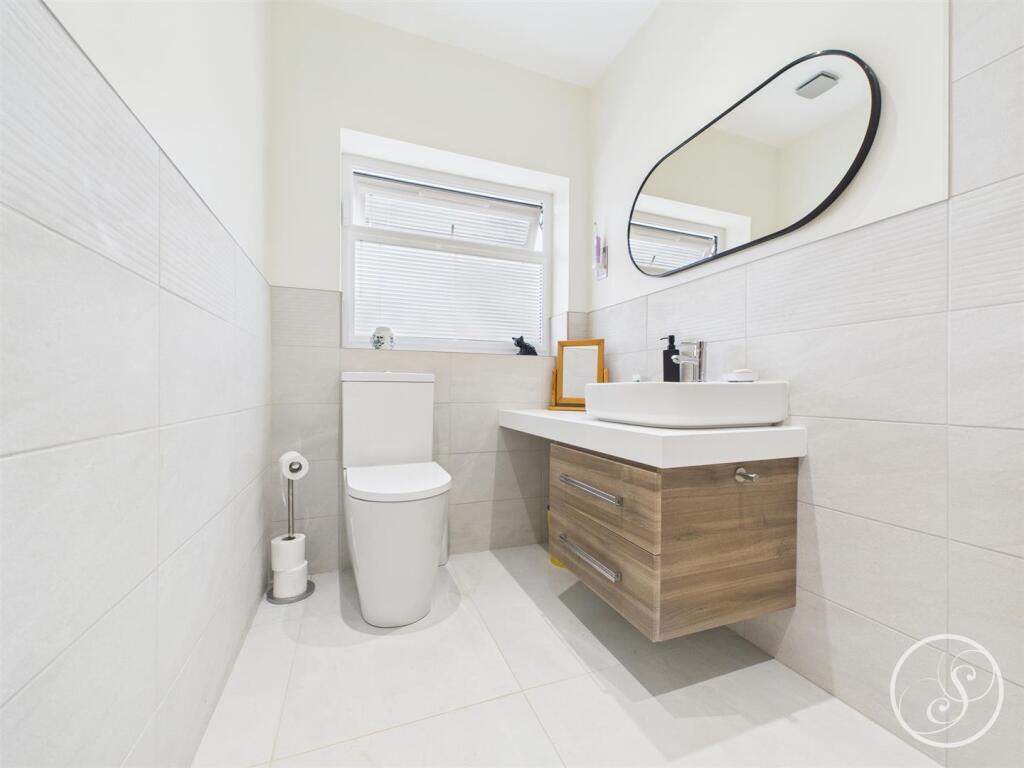 EN SUITE