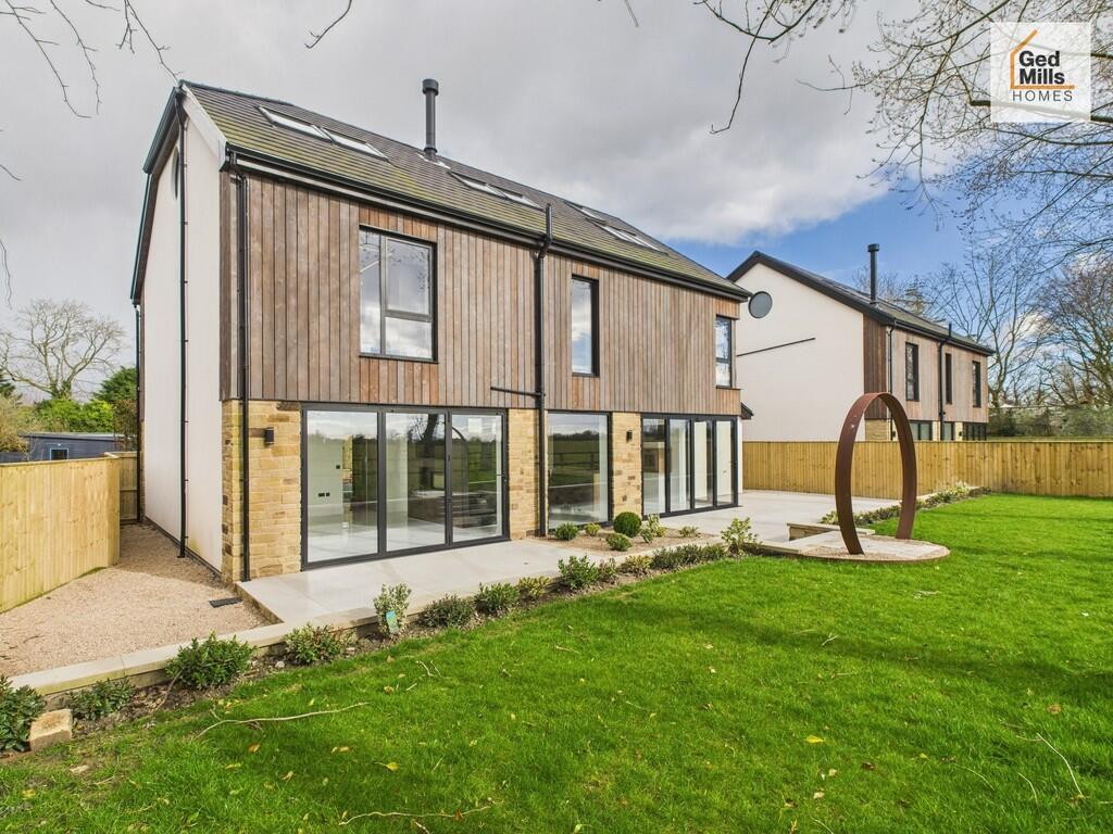 LANDSCAPED REAR G...