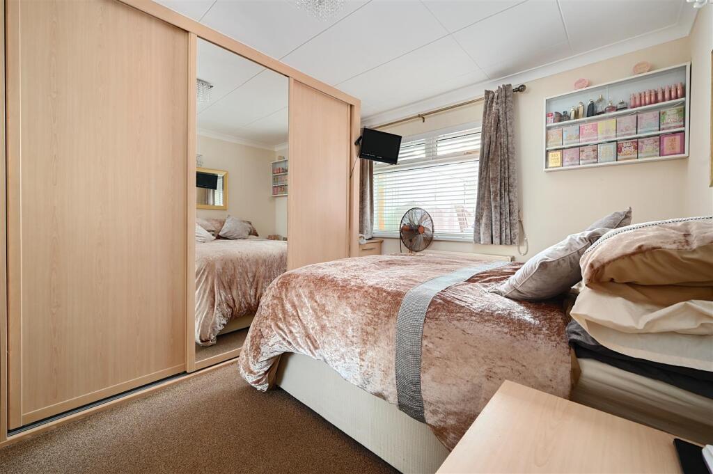 12 Oakdene Avenue, BN41 (9).jpg