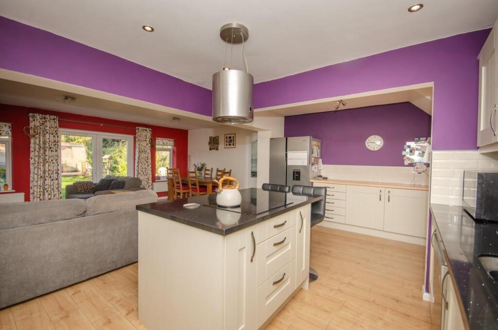 Kitchen-family room pic 2.jpg