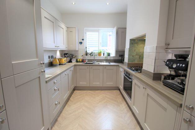 R Kitchen.jpg