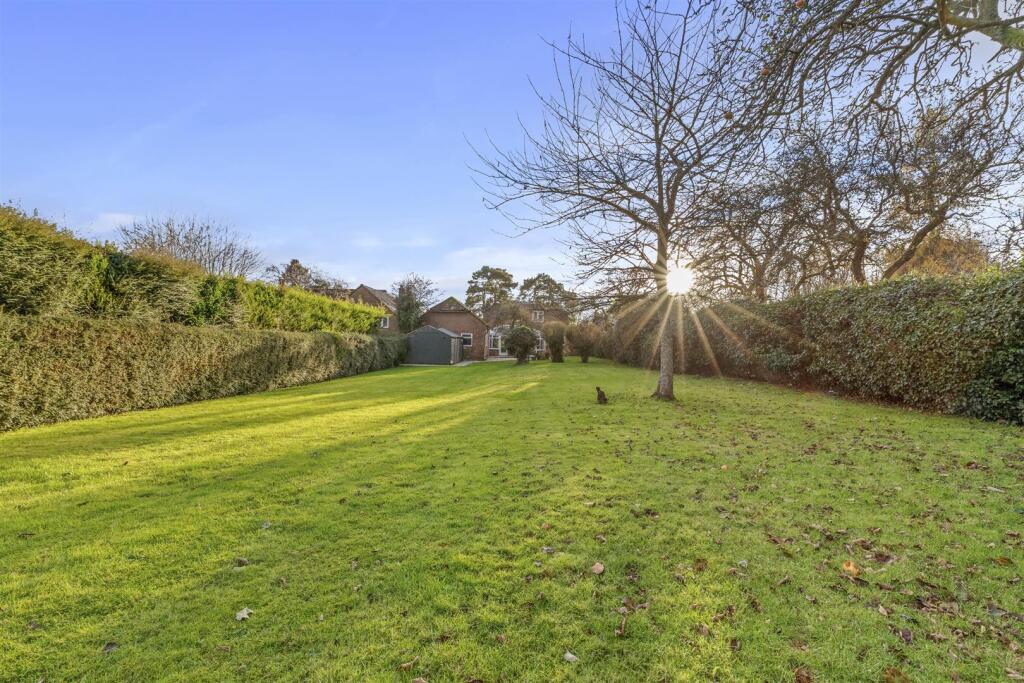 81 Sheepcote Dell Rd, HP15 6TL-24.jpg