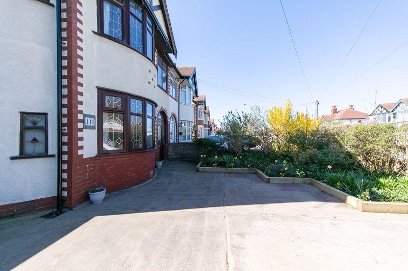 Front garden &amp; driveway
