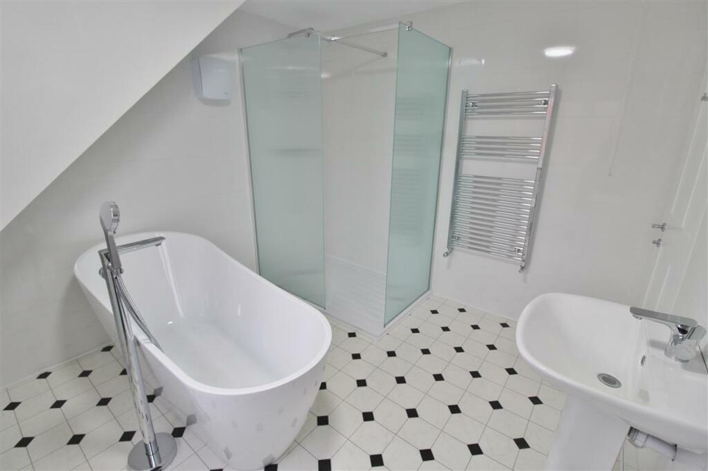 FAMILY BATHROOM -
