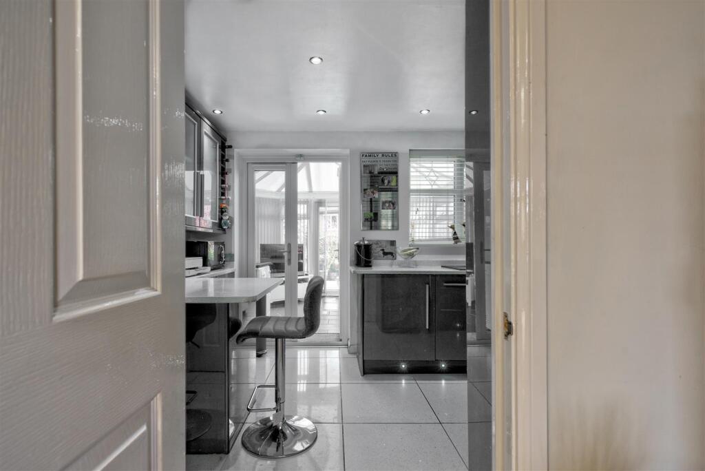 66 dixon green farnworth bl4 7eq-15.jpg