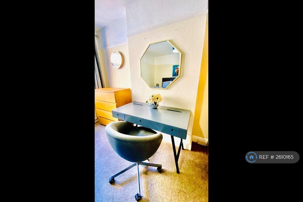 Bedroom 2 With Dressing Table/Desk