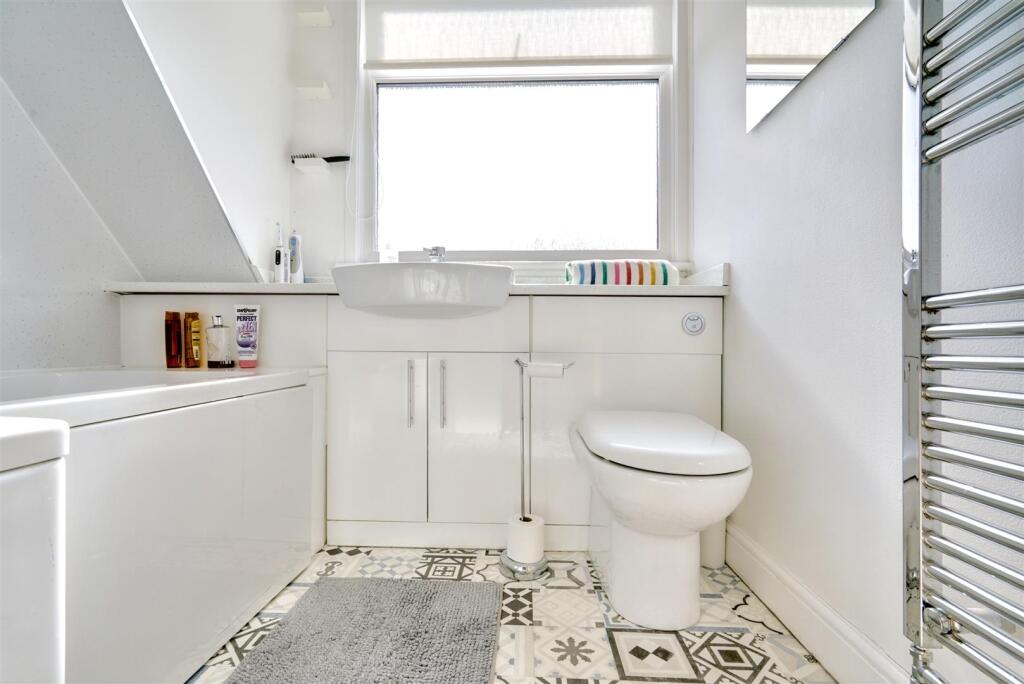 Bathroom 1_3.jpeg