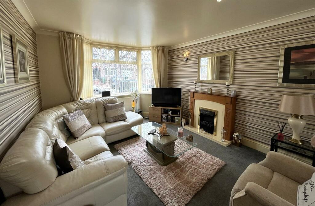 Browning Road, Lounge
