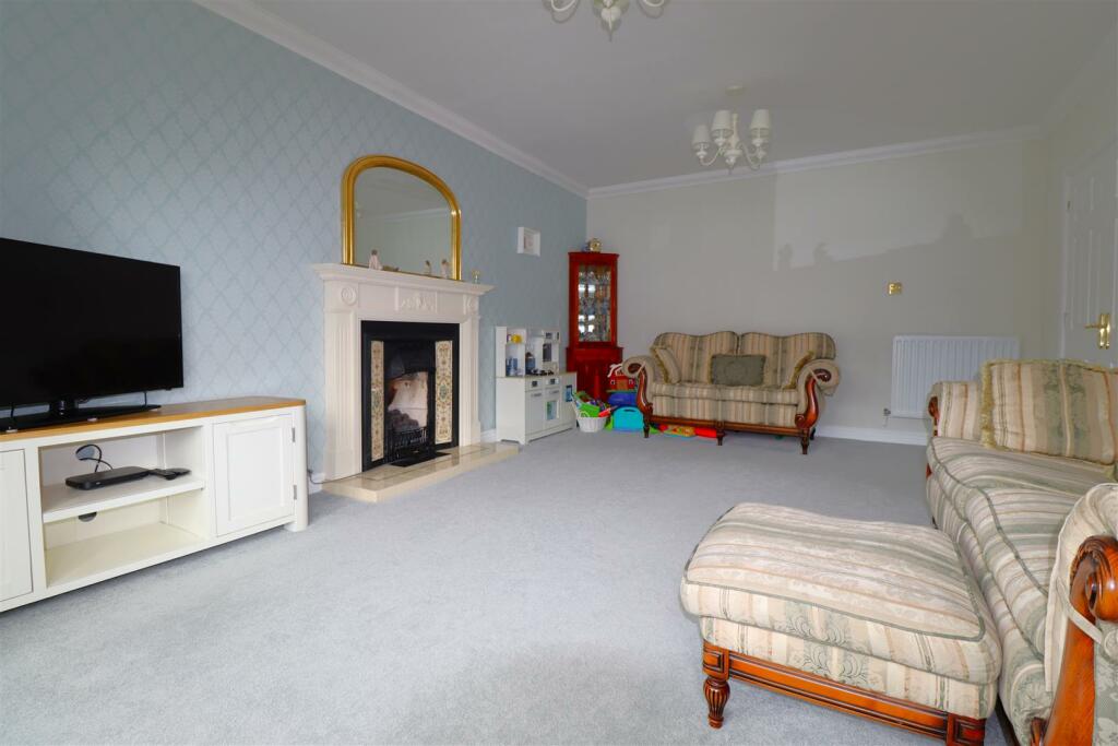 Lounge..JPG
