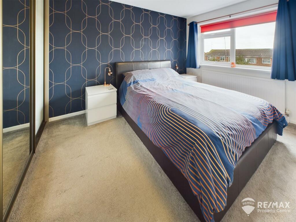 Bedroom 1 (2).jpg