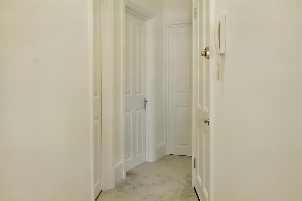 6.HALLWAY.jpg