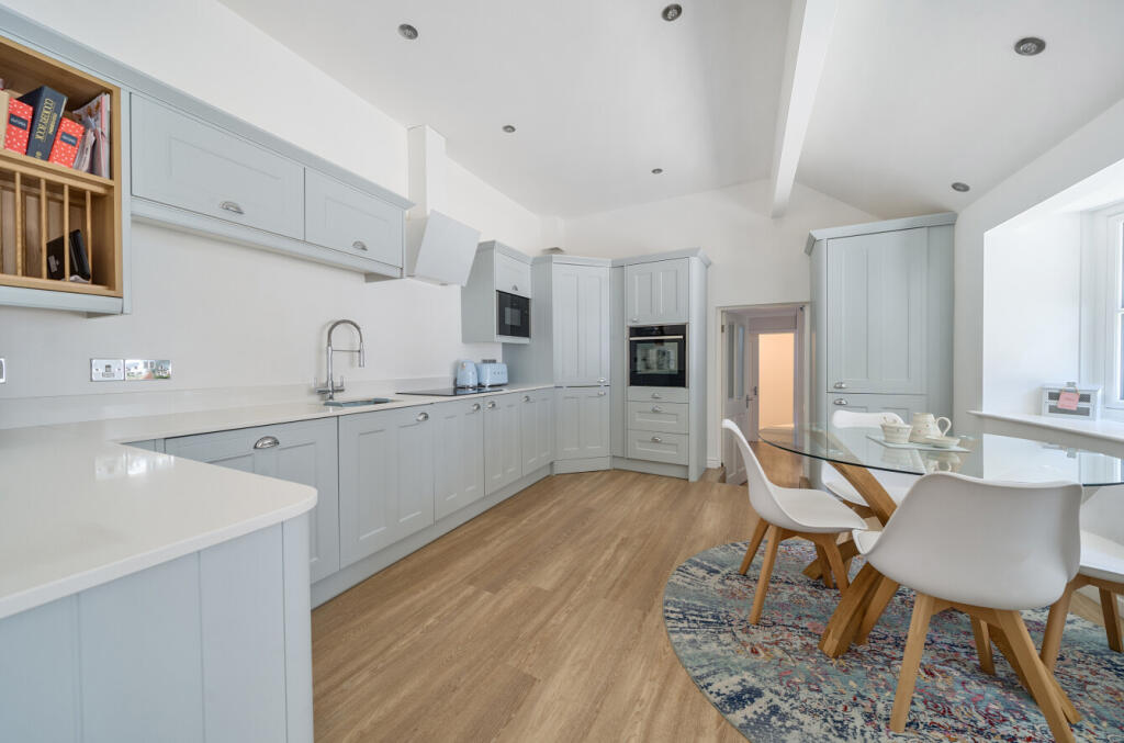 1303898-20-685295...