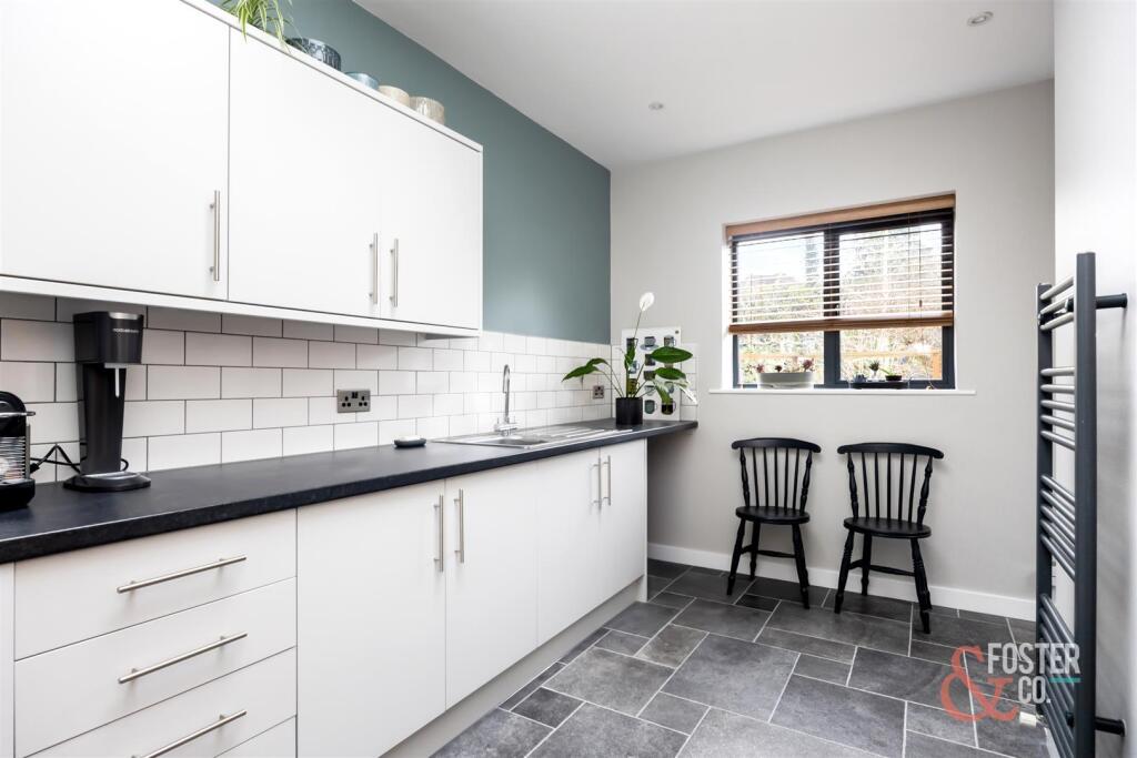 Tredcroft Road, 4-010.jpg