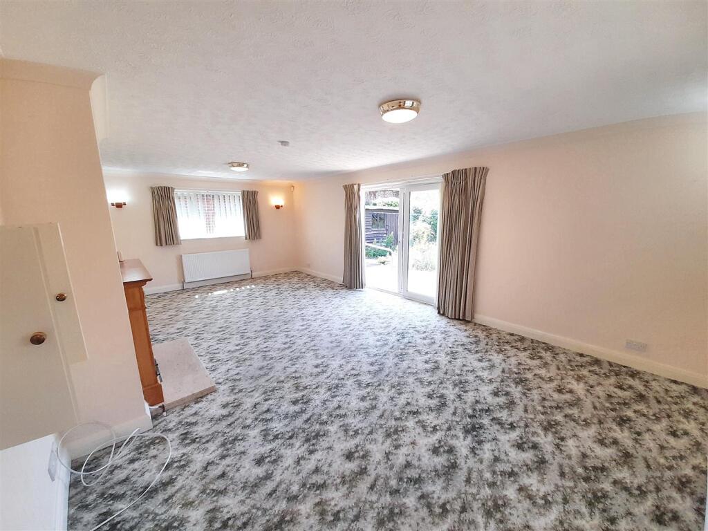 Living room 2 new.jpg