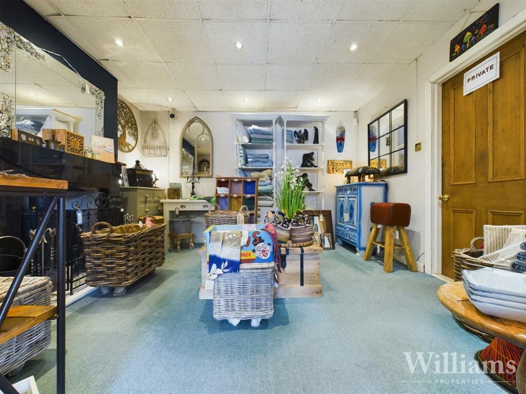 CAM02962G0-PR0187-STILL006.jpg