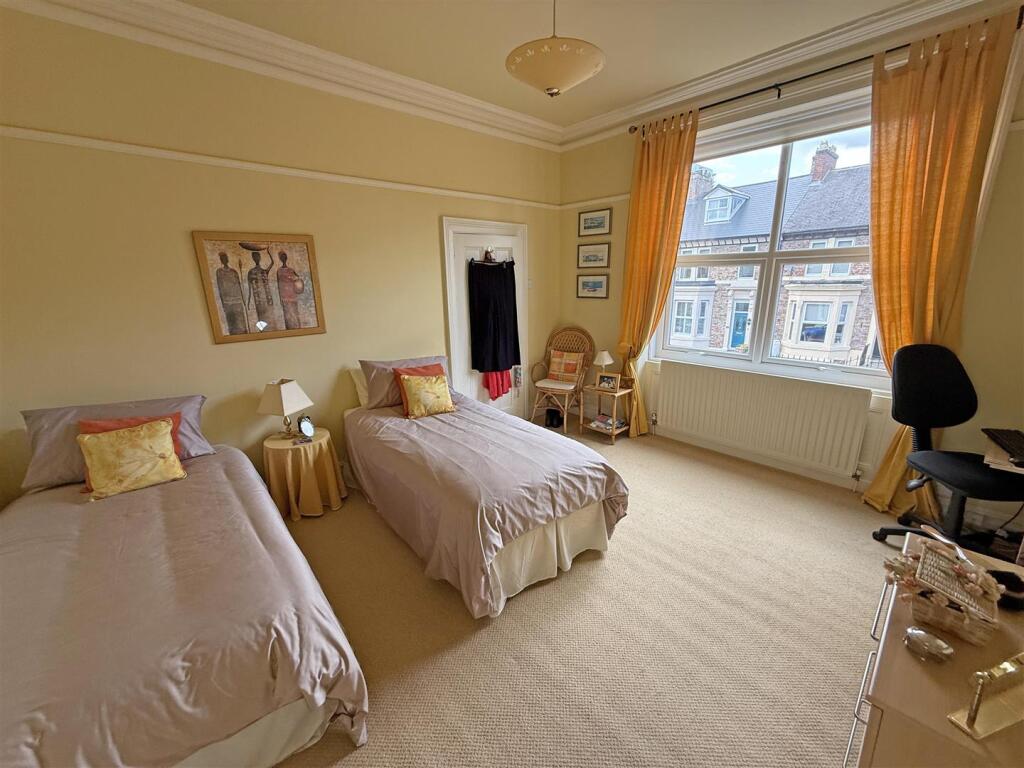 Bedroom 1.jpg